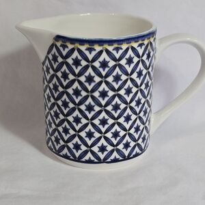 VICTORIA & BEALE Williamsburg 9026 ~Cobalt Blue Star Porcelain  Creamer